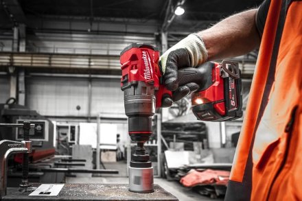 Дрель-шуруповерт Milwaukee M18 FDD3-502X