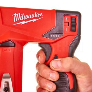 Аккумуляторный степлер Milwaukee M12 BST-0