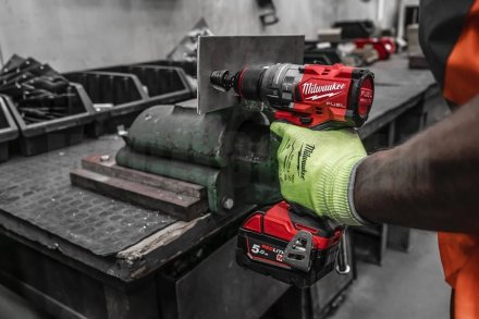 Дрель-шуруповерт Milwaukee M18 FDD3-502X