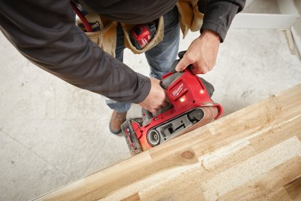 Шлифмашина ленточная Milwaukee M18 FBTS75-0