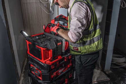 Фонарь - зарядное устройство Milwaukee M18 POALC-0
