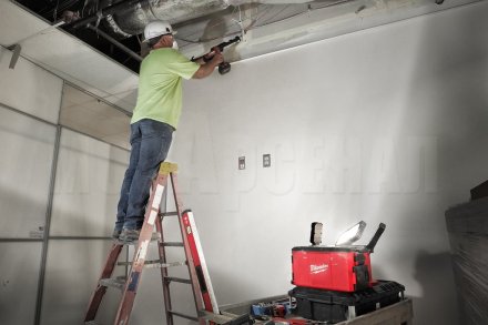 Фонарь - зарядное устройство Milwaukee M18 POALC-0