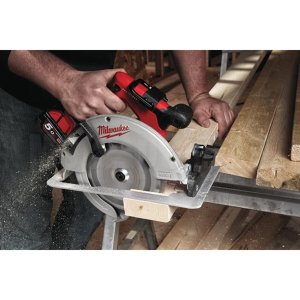 Пила циркулярная Milwaukee M18 BLCS66-0
