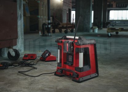 Радио / зарядное устройство Milwaukee М18 RC-0