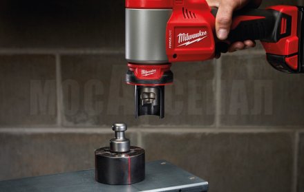 Пробойник гидравлический Milwaukee M18 HKP-201C FUEL
