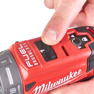 Дрель-шуруповерт Milwaukee M12 FDDXKIT-202X