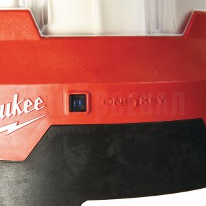 Фонарь Milwaukee M18 ONESLSP-0