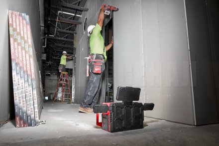 Фонарь - зарядное устройство Milwaukee M18 POALC-0