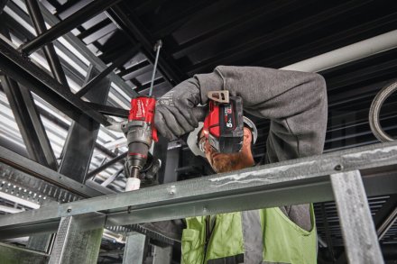 Дрель-шуруповерт Milwaukee M18 FDD3-402C
