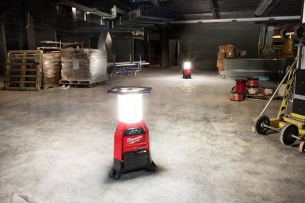 Фонарь светодиодный Milwaukee M18 ONESLDP-0