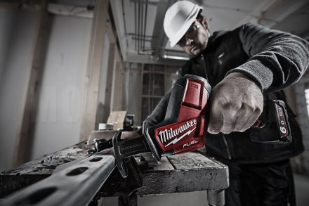 Пила сабельная Milwaukee M12 CHZ-602X FUEL