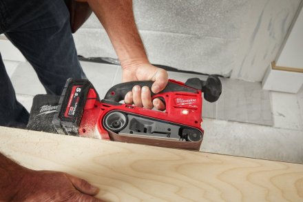 Шлифмашина ленточная Milwaukee M18 FBTS75-552X