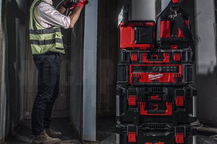 Фонарь - зарядное устройство Milwaukee M18 POALC-0
