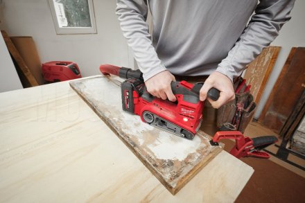 Шлифмашина ленточная Milwaukee M18 FBTS75-552X