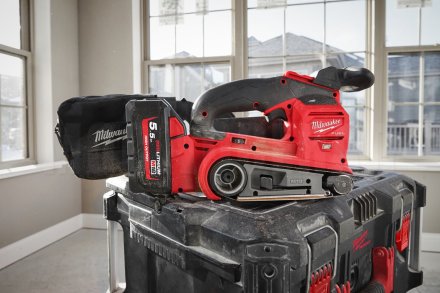 Шлифмашина ленточная Milwaukee M18 FBTS75-0