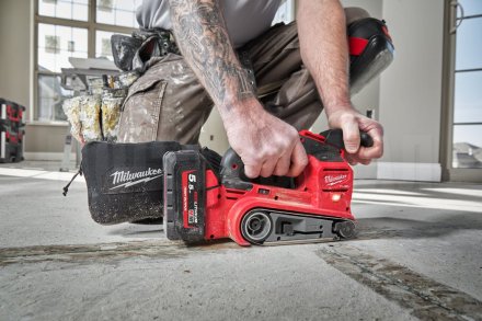 Шлифмашина ленточная Milwaukee M18 FBTS75-552X