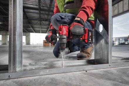 Дрель-шуруповерт Milwaukee M18 FDD3-0